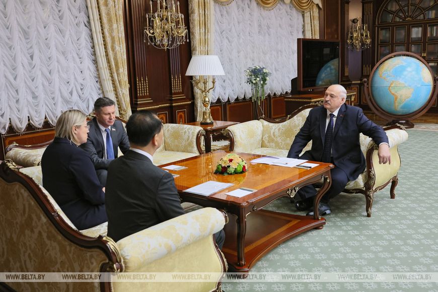 Лукашенко встретился с ректором Пекинского университета Гун Цихуаном