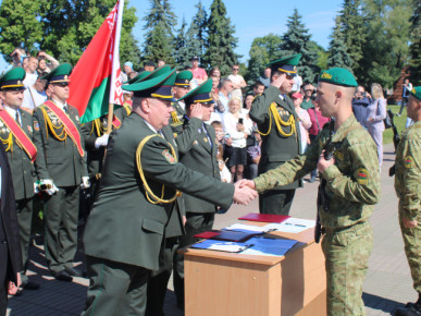 Более 200 пограничников-новобранцев приняли присягу в Брестской крепости