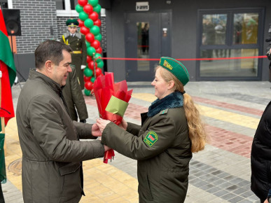 В Бресте состоялось  вручение ключей от арендного жилья 48-и семьям военнослужащих Брестской пограничной группы