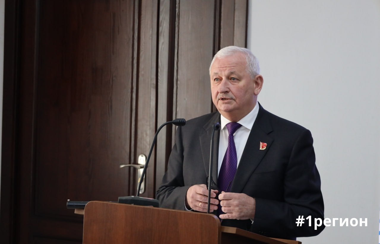 Глава области Пётр Пархомчик во время выступления на торжественном мероприятии приуроченном ко Дню единения народов России и Беларуси рассказал о мероприятиях, которые пройдут 22 июня в Бресте 