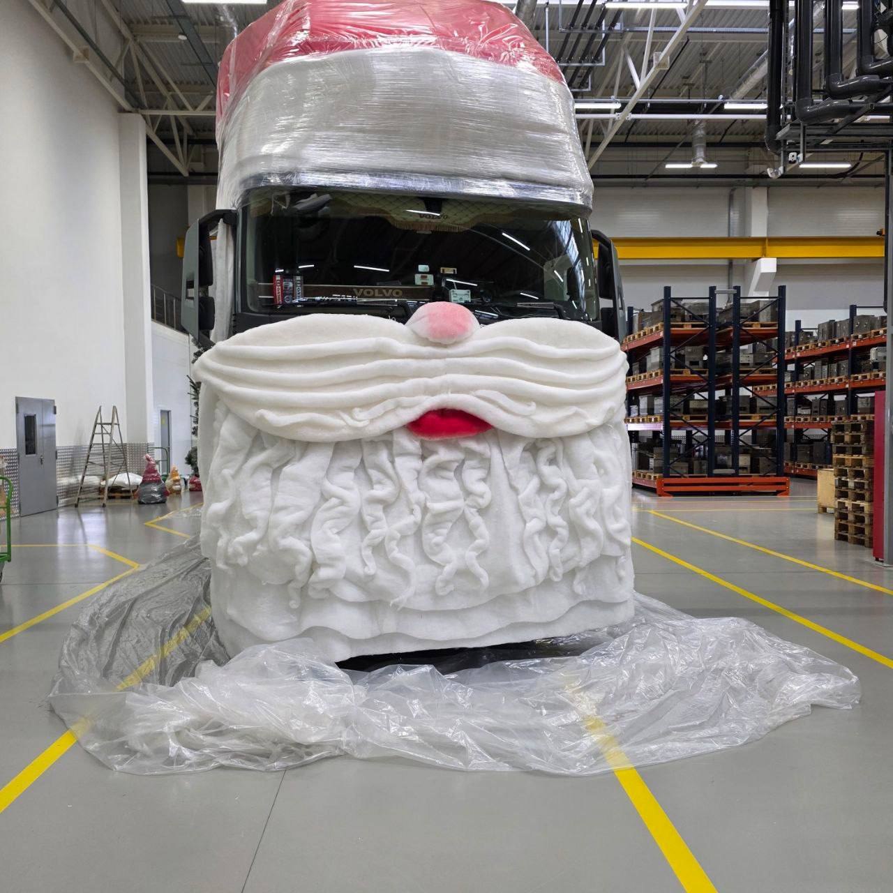 В сети показали фотографии машины фабрики игрушек «Полесье», которая примет участие в «Берестейских санях»