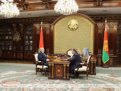 Бесперебойная работа нефтехимического комплекса. Лукашенко принял с докладом главу "Белнефтехима"