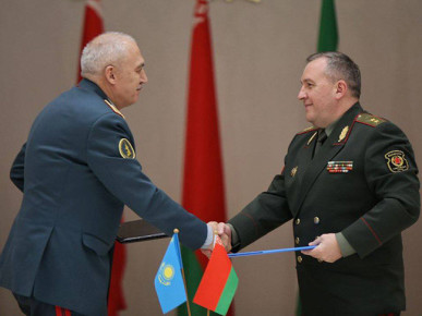 Минобороны Беларуси и Казахстана подписали план военного сотрудничества на 2024 год