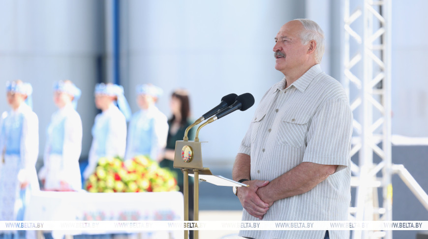 Лукашенко об оплате труда на селе: баловать крестьян нельзя, но если дают результат - надо платить
