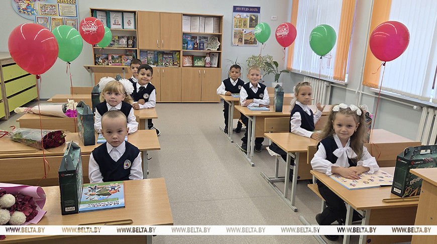 В Брестской области за парты сели 13,7 тыс. первоклассников