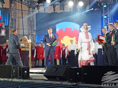 К годовщине Дня народного единства пять городов Брестчины приняли участие в республиканском проекте «Бацькаўшчына»