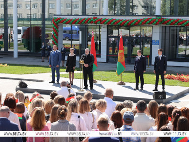 "В следующей пятилетке такой объект должен быть в каждом районе". Лукашенко открыл в Дзержинске новый ФОК