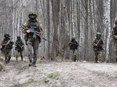 Комплексное контрольное занятие с боевой стрельбой проходит в Брестской десантно-штурмовой бригаде
