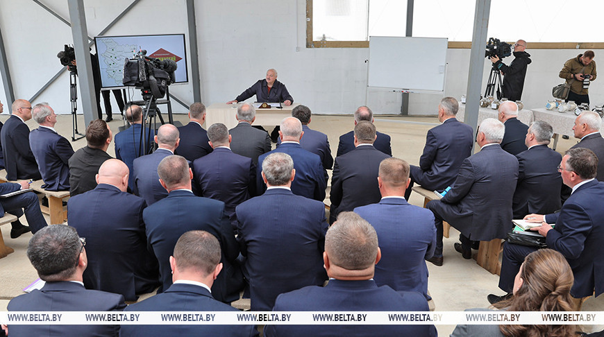 "Специалистов много, пока хромает организация". Лукашенко о кадровом эксперименте среди руководителей областей