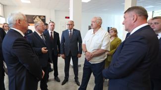 "Можем конкурировать". Лукашенко ставит задачу активнее осваивать рынок светодиодных ламп