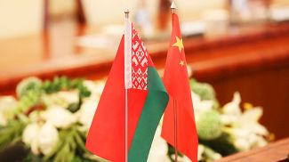 Лукашенко предложил углубить сотрудничество Минска и Пекина в сфере высшего образования