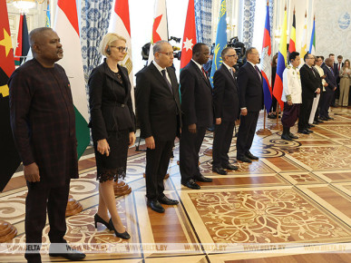 Лукашенко принял верительные грамоты послов 11 зарубежных стран