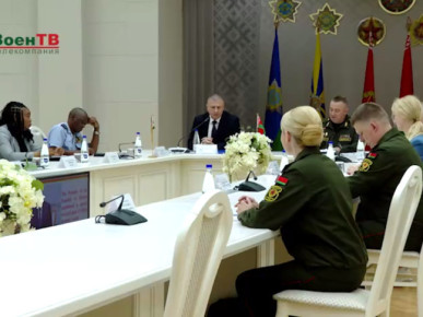 Беларусь с учебной поездкой посещают слушатели Национального университета обороны Зимбабве