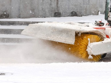 Почти 3 тыс. т соли высыпали в первые снежные дни на дороги Брестской области