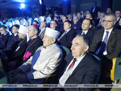 Лукашенко: церковь должна быть внутри государства