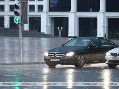 Водители с 25 августа по 5 сентября днем должны будут ездить с включенными фарами