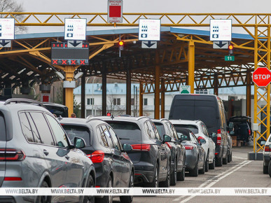 Таможенный пост "Варшавский мост" за сутки пересекают около 2 тыс. легковушек и 180 автобусов
