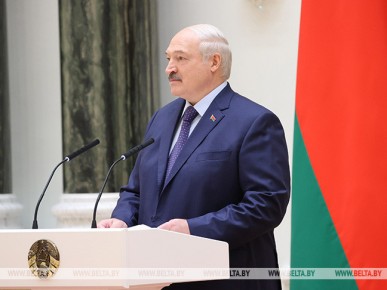 Ваши достижения вдохновляют. Лукашенко вручил награды выпускникам и преподавателям вузов