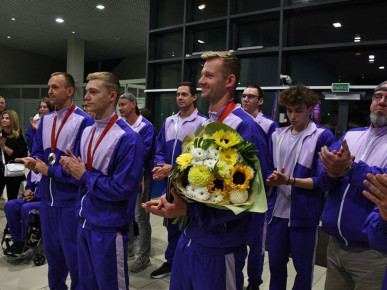 БЕЛОРУССКИЕ ПАРАЛИМПИЙЦЫ ВЧЕРА ПРИБЫЛИ В МИНСК ИЗ ПАРИЖА