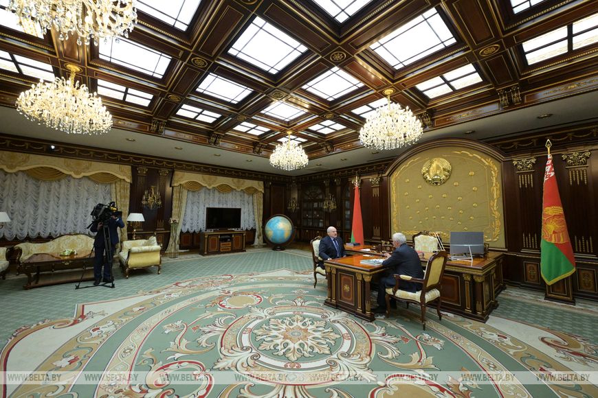 Лукашенко предлагает фермерам переходить в отоплении теплиц на пеллеты