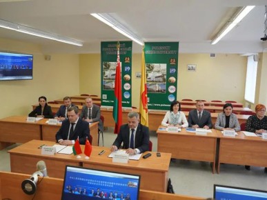 Дружеские отношения установлены между Пинском и китайским городом Яньтай