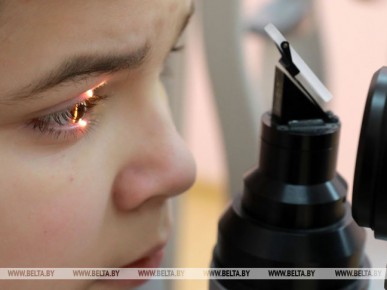 Пинские детские офтальмологи получили от спонсора новый диагностический аппарат