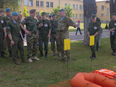 Представители Сербии посетили 38-ю отдельную десантно-штурмовую бригаду