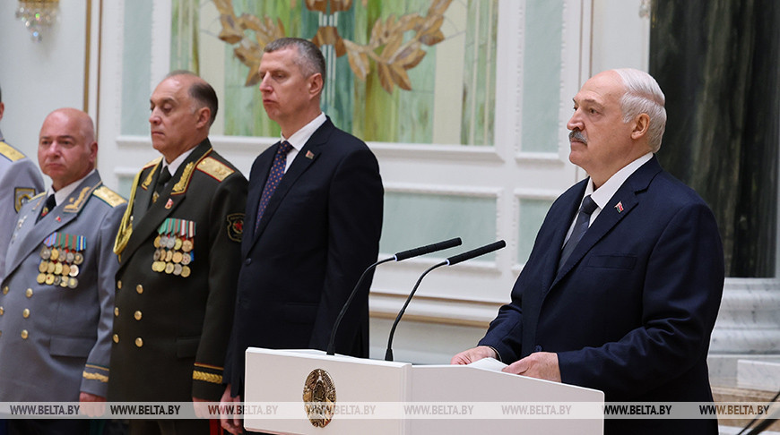 Лукашенко: белорусы не хотят воевать, но и перед врагом головы склонять не намерены