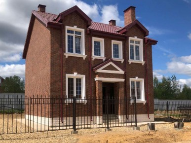 В английском стиле из клинкерной плитки: "Брестжилстрой" строит коттеджи в Подмосковье